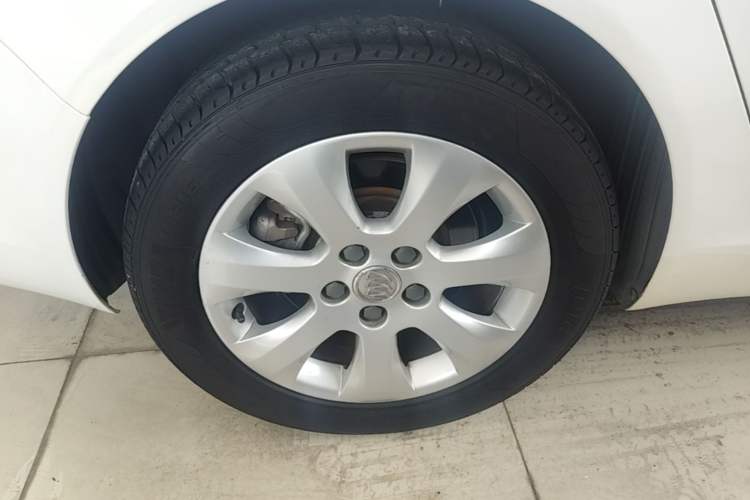 Used Buick Regal 2015 1.6T Leading Technology Model Right Rear Wheel Hub