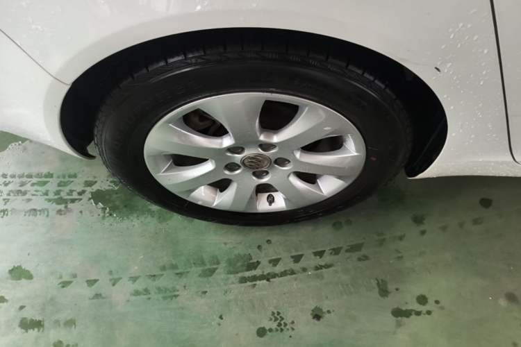 Used Buick Regal 2015 2.0L Leading Fashion Edition Right Rear Wheel Hub