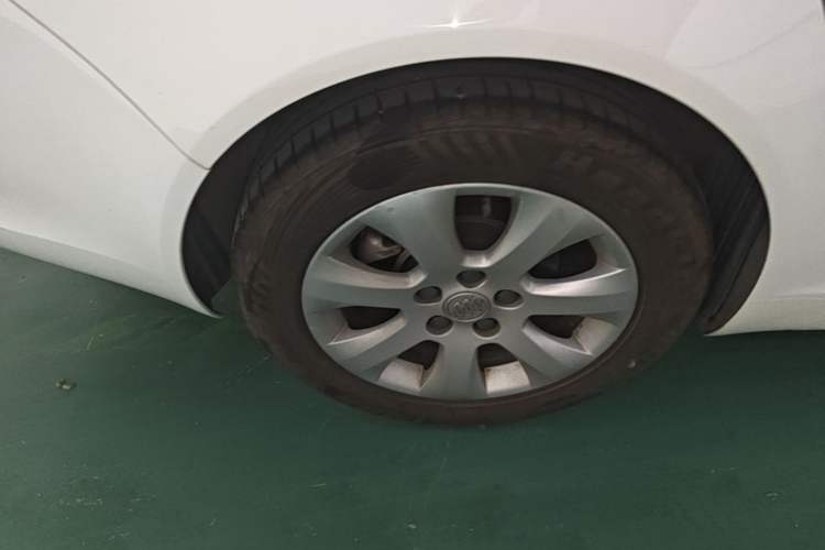 Used Buick Regal 2015 2.0L Leading Fashion Edition Right Rear Wheel Hub