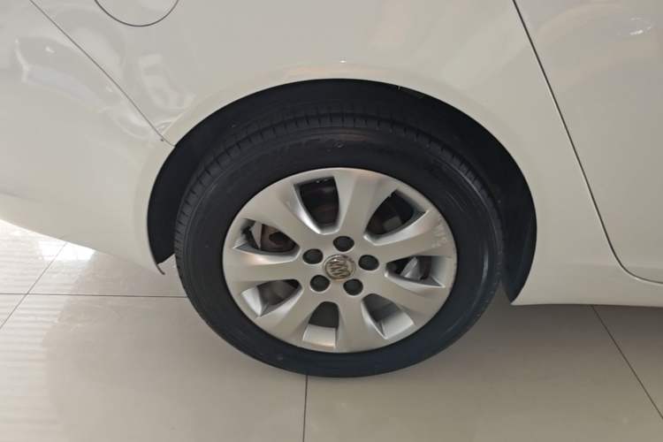 Used Buick Regal 2015 2.0L Elite Fashion Edition Right Rear Wheel Hub