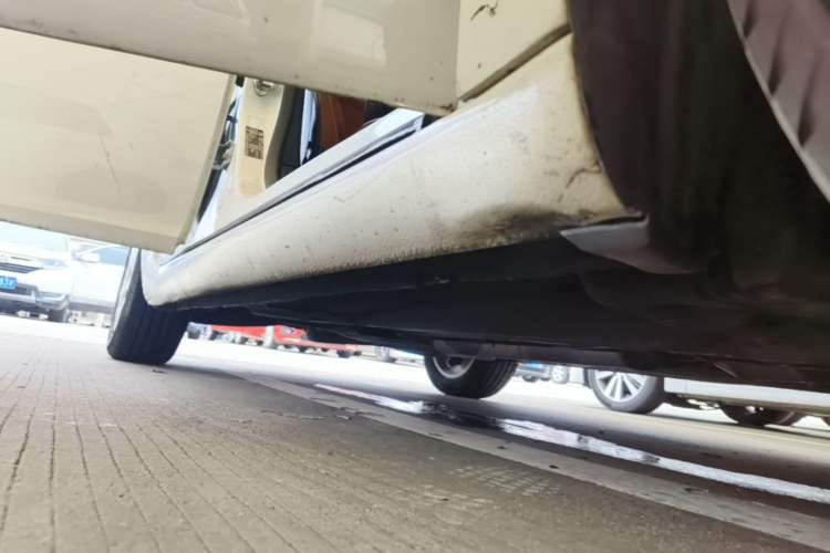 Used Buick Regal 2015 1.6T Elite Tech Model Right Side Sill