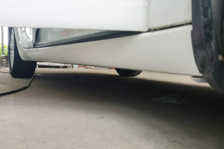 Used Buick Regal 2015 1.6T Leading Technology Model Right Side Sill