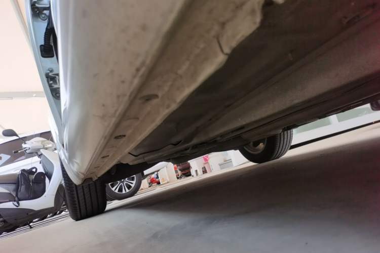 Used Buick Regal 2015 2.0L Elite Fashion Edition Right Side Sill