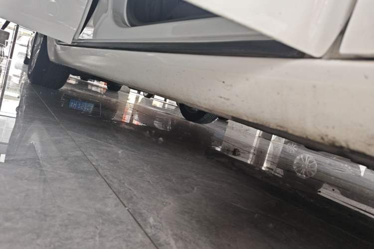 Used Buick Regal 2015 1.6T Elite Tech Model Right Side Sill