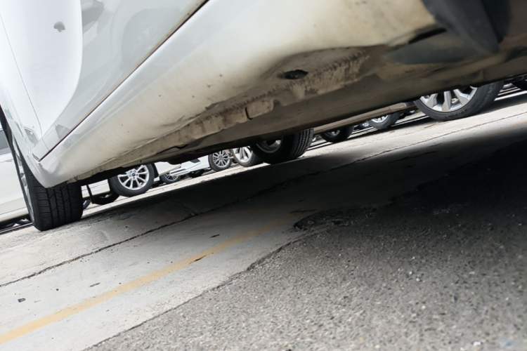 Used Buick Regal 2015 2.0L Elite Fashion Edition Right Side Sill