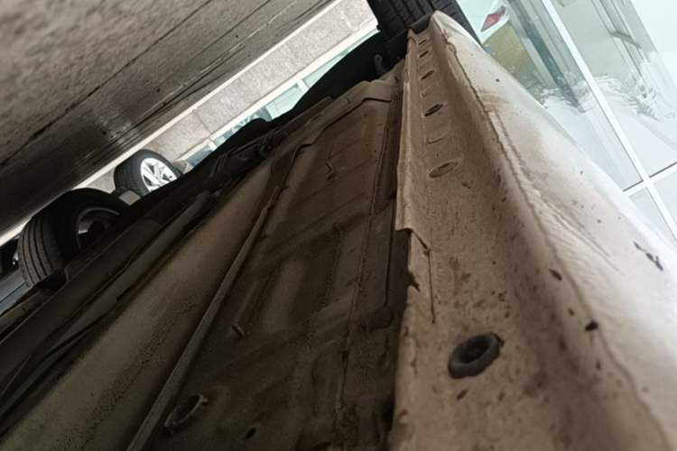 Used Buick Regal 2015 1.6T Leading Technology Model Right Side Sill