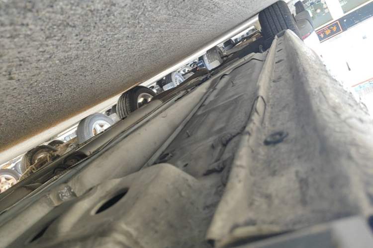 Used Buick Regal 2015 1.6T Leading Technology Model Right Side Sill