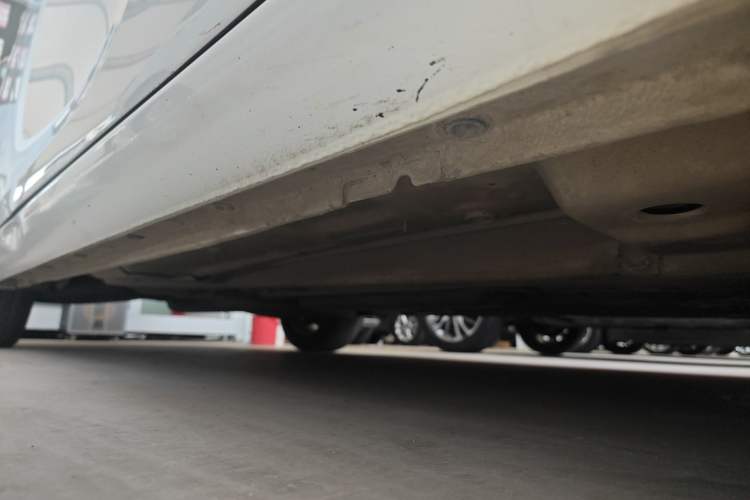 Used Buick Regal 2015 1.6T Leading Technology Model Right Side Sill
