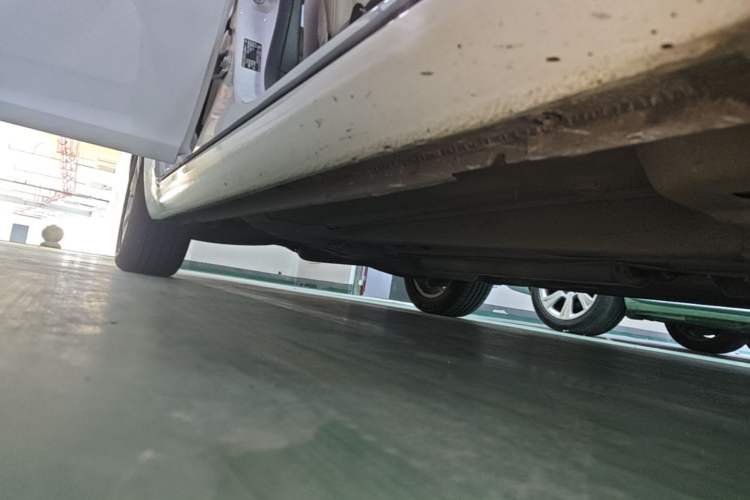 Used Buick Regal 2015 2.0L Leading Fashion Edition Right Side Sill