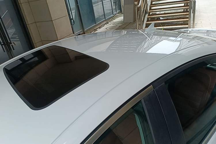 Used Buick Regal 2015 1.6T Elite Tech Model Roof