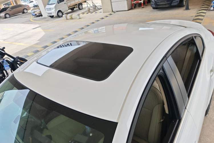 Used Buick Regal 2015 2.0L Leading Fashion Edition Roof