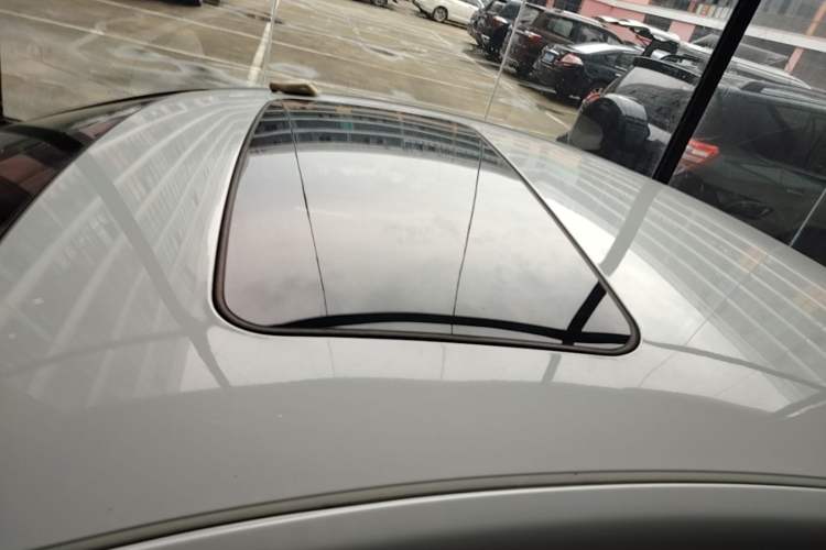 Used Buick Regal 2015 1.6T Elite Tech Model Roof