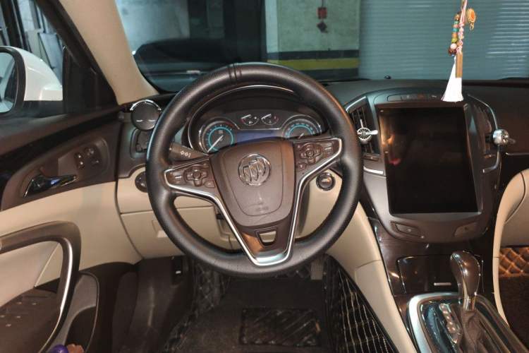 Used Buick Regal 2015 2.0L Elite Fashion Edition Steering Wheel