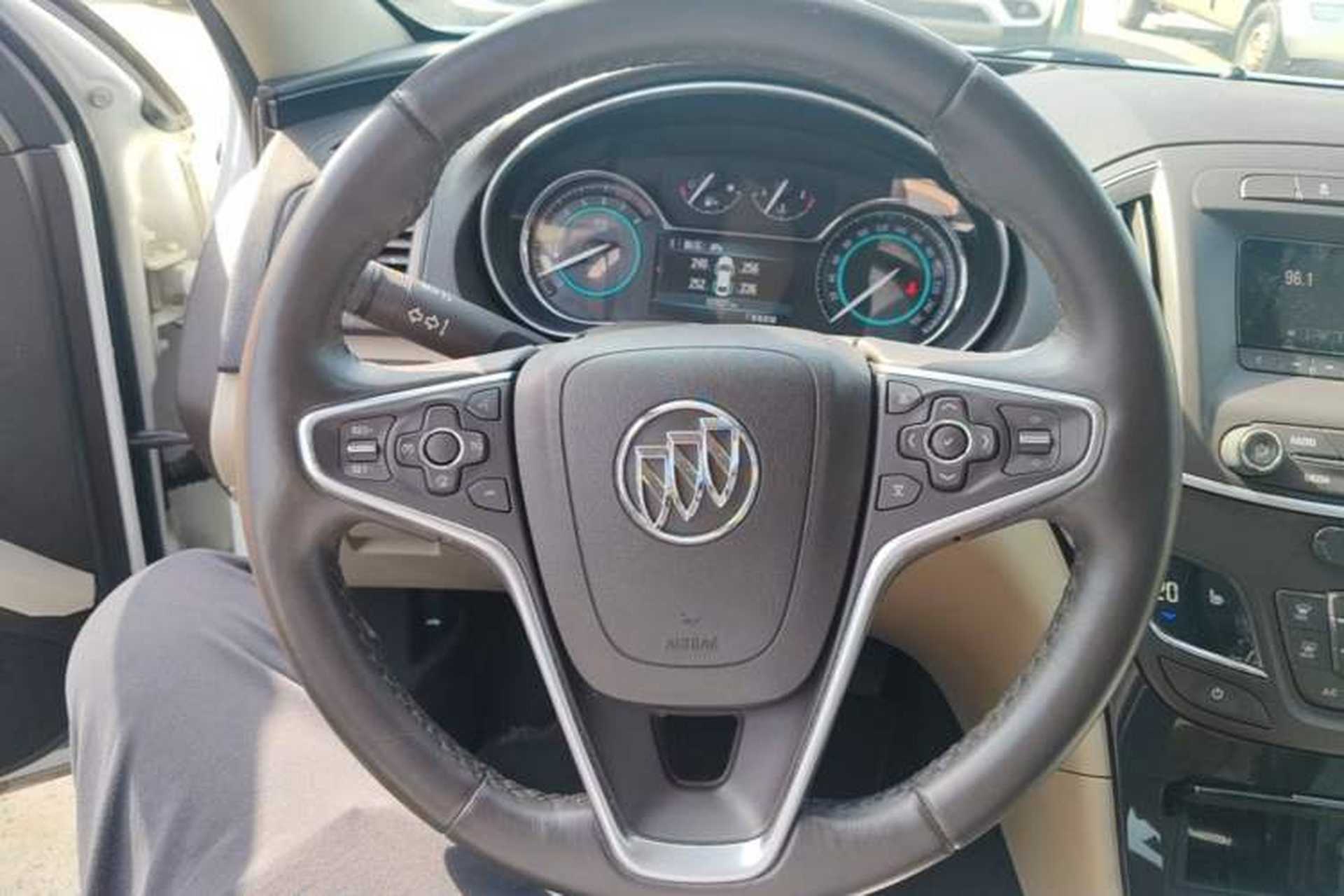 Used Buick Regal 2015 2.0L Elite Fashion Edition Steering Wheel
