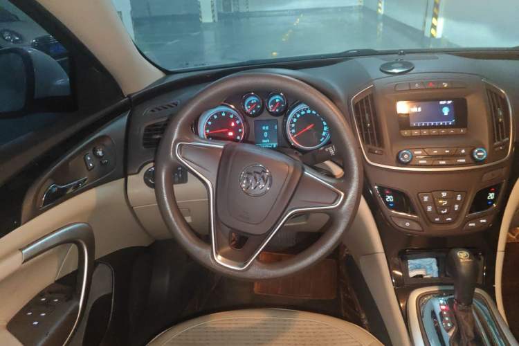 Used Buick Regal 2015 2.0L Leading Fashion Edition Steering Wheel