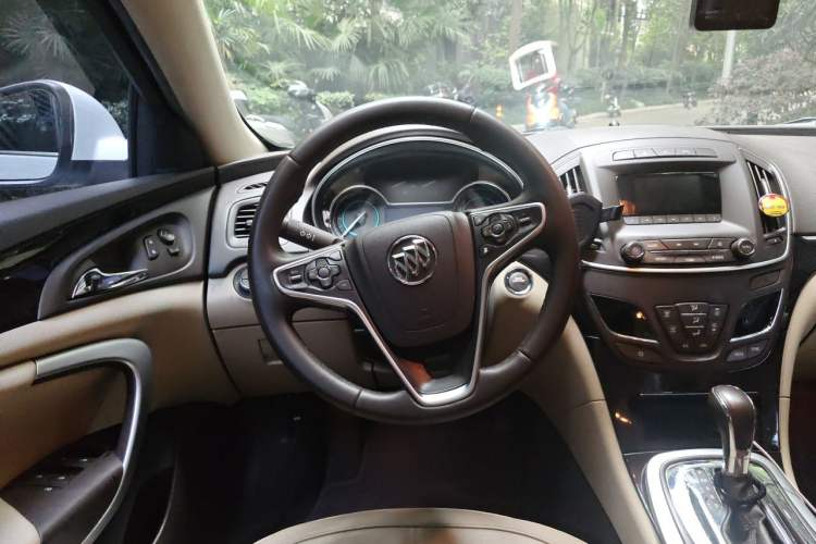 Used Buick Regal 2015 2.0L Elite Fashion Edition Steering Wheel