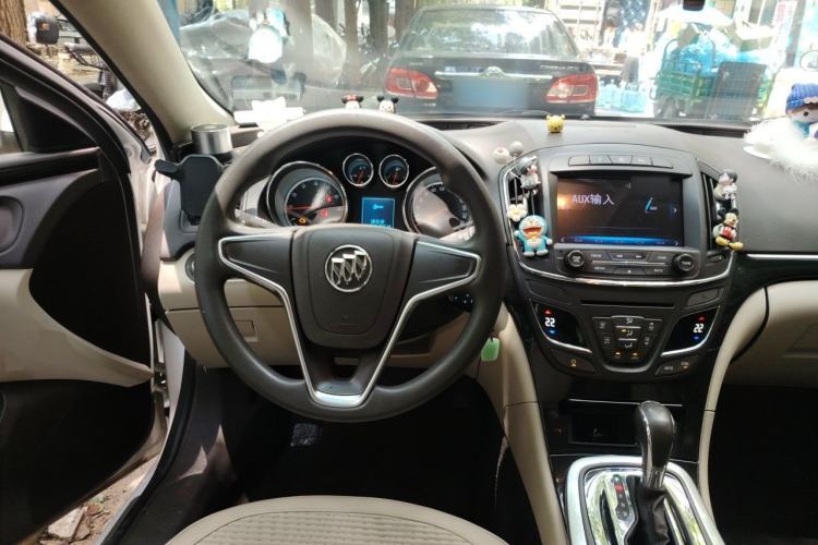 Used Buick Regal 2015 2.0L Leading Fashion Edition Steering Wheel