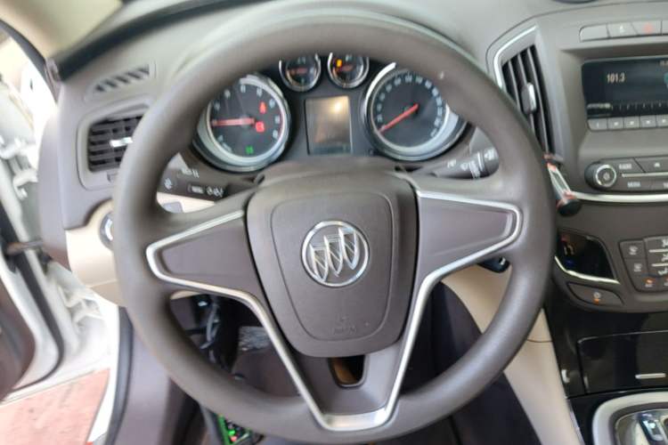 Used Buick Regal 2015 2.0L Leading Fashion Edition Steering Wheel