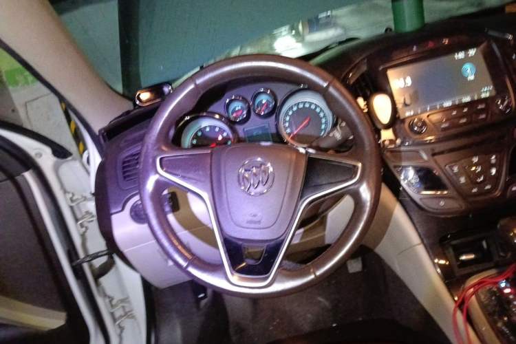 Used Buick Regal 2015 2.0L Leading Fashion Edition Steering Wheel