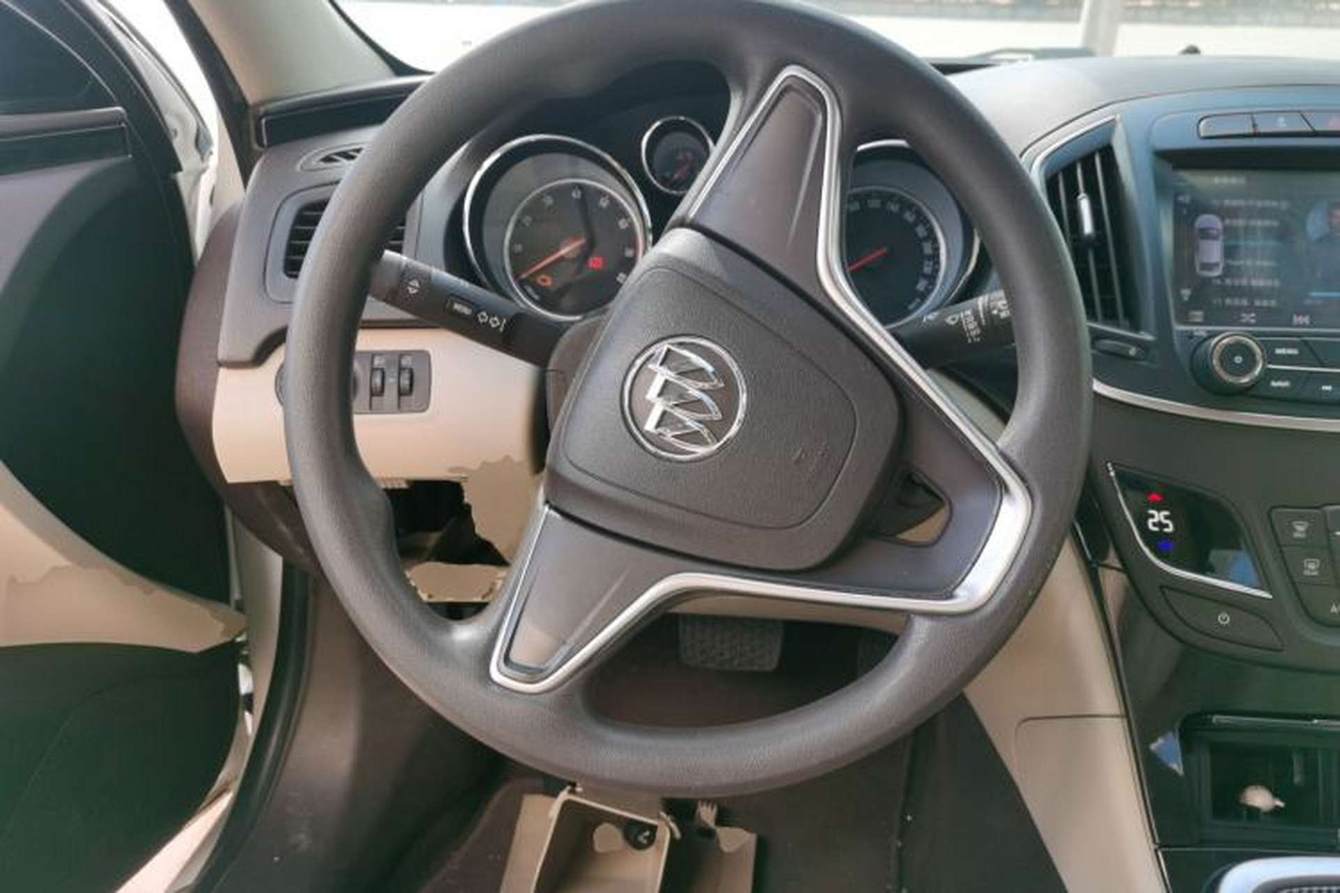 Used Buick Regal 2015 2.0L Leading Fashion Edition Steering Wheel