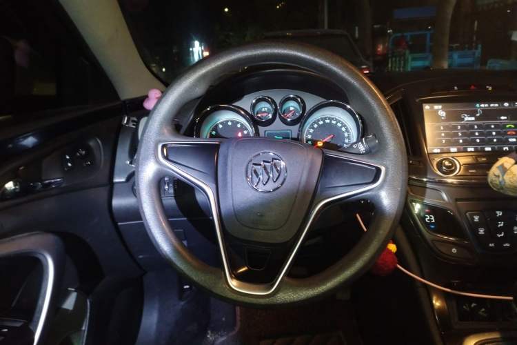 Used Buick Regal 2015 1.6T Leading Technology Model Steering Wheel