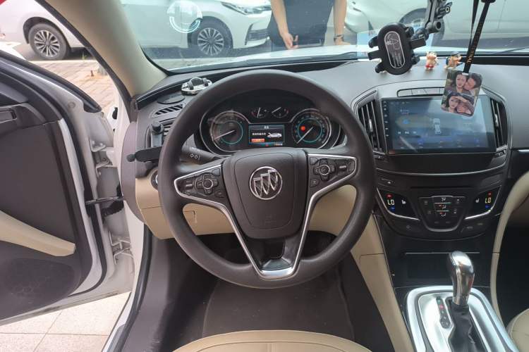 Used Buick Regal 2015 2.0L Elite Fashion Edition Steering Wheel