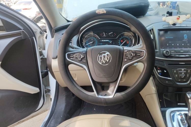 Used Buick Regal 2015 2.0L Elite Fashion Edition Steering Wheel