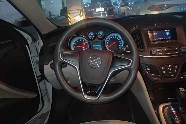 Used Buick Regal 2015 2.0L Leading Fashion Edition Steering Wheel