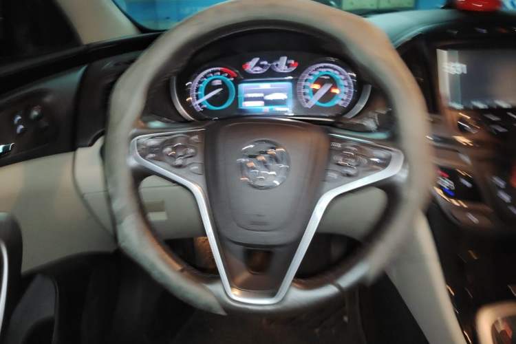 Used Buick Regal 2015 2.0L Elite Fashion Edition Steering Wheel