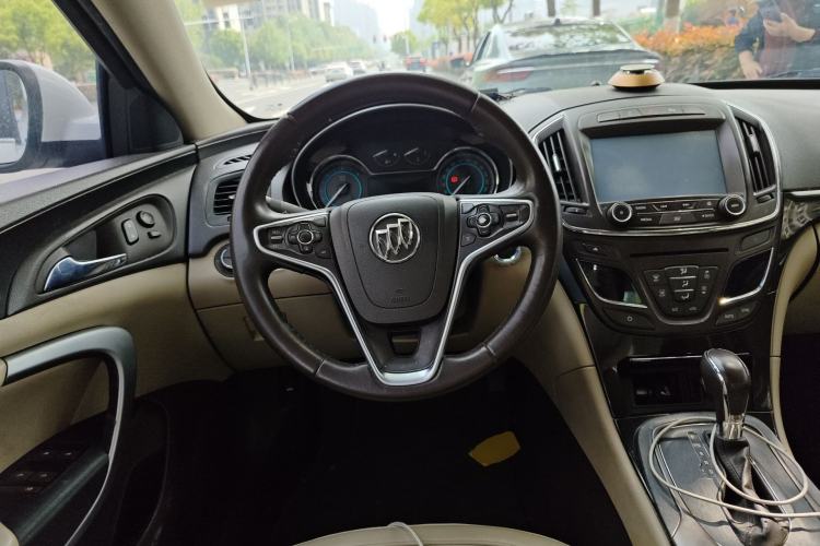 Used Buick Regal 2015 2.0L Elite Fashion Edition Steering Wheel