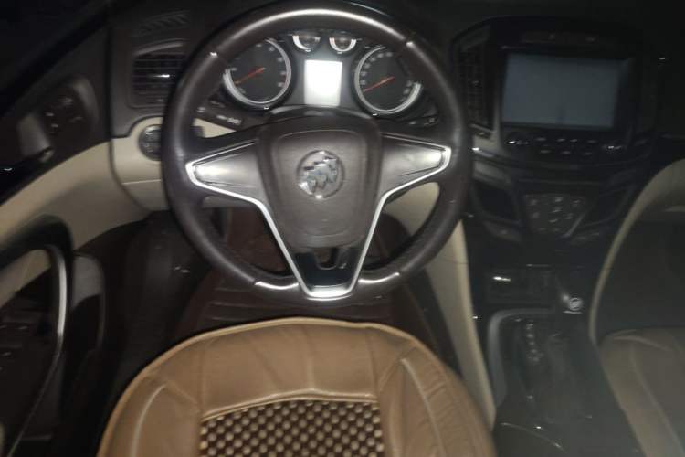 Used Buick Regal 2015 2.0L Leading Fashion Edition Steering Wheel