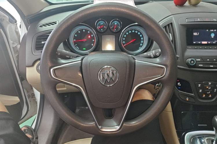 Used Buick Regal 2015 2.0L Leading Fashion Edition Steering Wheel