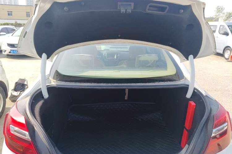 Used Buick Regal 2015 2.0L Elite Fashion Edition Trunk