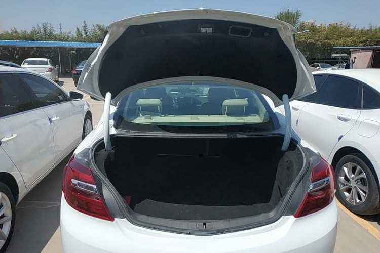Used Buick Regal 2015 2.0L Elite Fashion Edition Trunk