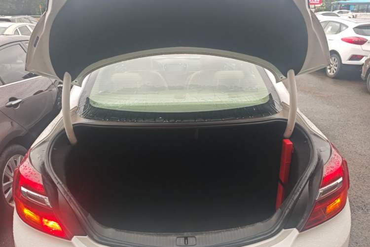 Used Buick Regal 2015 2.0L Leading Fashion Edition Trunk