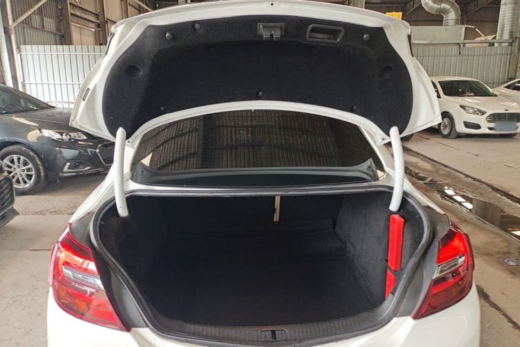 Used Buick Regal 2015 2.0L Leading Fashion Edition Trunk