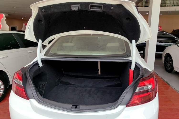 Used Buick Regal 2015 2.0L Leading Fashion Edition Trunk