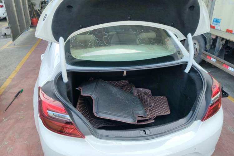 Used Buick Regal 2015 2.0L Leading Fashion Edition Trunk