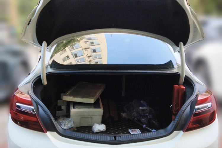 Used Buick Regal 2015 2.0L Elite Fashion Edition Trunk