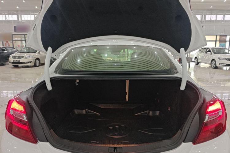 Used Buick Regal 2015 2.0L Elite Fashion Edition Trunk
