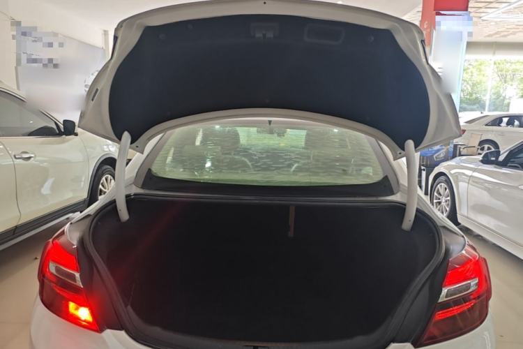 Used Buick Regal 2015 2.0L Elite Fashion Edition Trunk