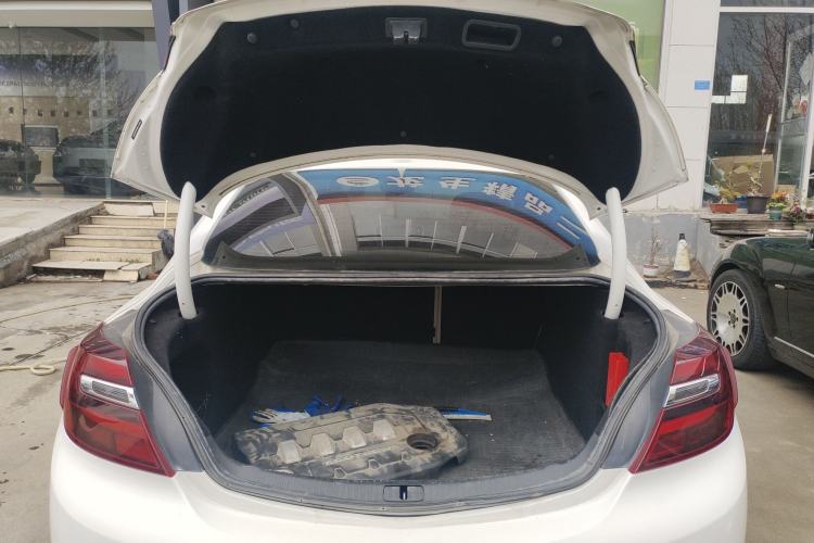 Used Buick Regal 2015 2.0L Elite Fashion Edition Trunk