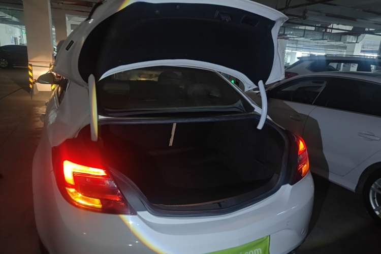Used Buick Regal 2015 2.0L Leading Fashion Edition Trunk