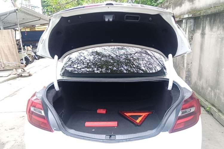 Used Buick Regal 2015 1.6T Leading Technology Model Trunk