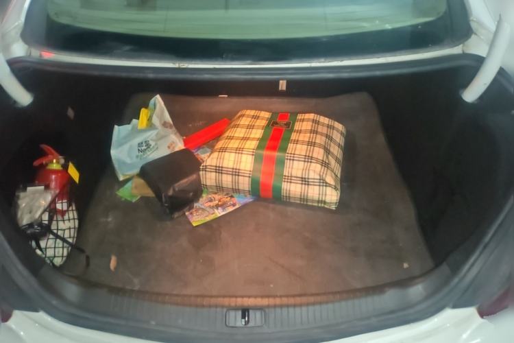 Used Buick Regal 2015 2.0L Elite Fashion Edition Trunk