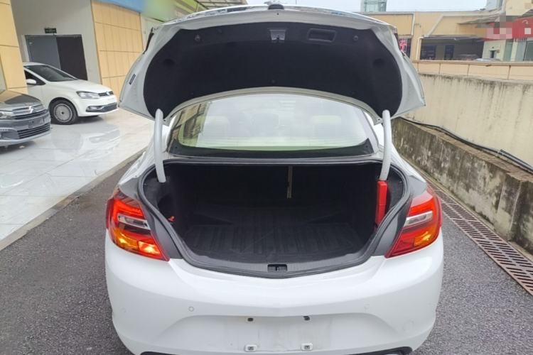 Used Buick Regal 2015 2.0L Leading Fashion Edition Trunk