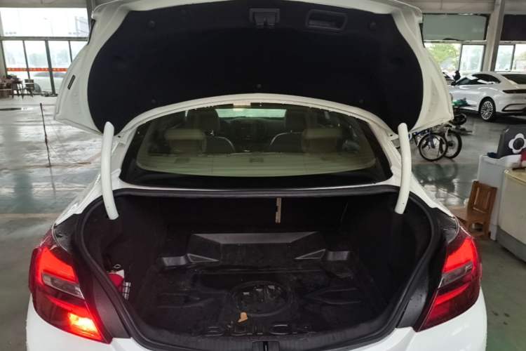 Used Buick Regal 2015 2.0L Leading Fashion Edition Trunk
