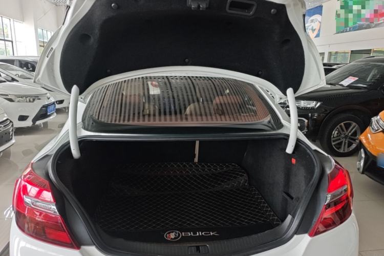 Used Buick Regal 2015 2.0L Elite Fashion Edition Trunk