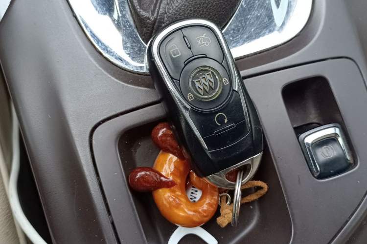 Used Buick Regal 2015 2.0L Elite Fashion Edition Vehicle Key