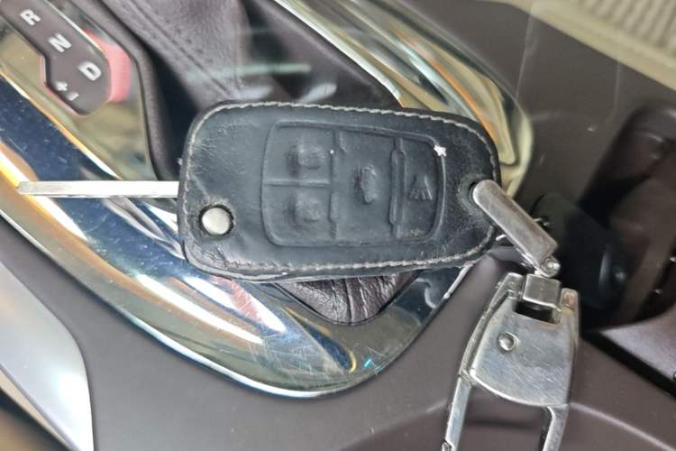 Used Buick Regal 2015 2.0L Leading Fashion Edition Vehicle Key